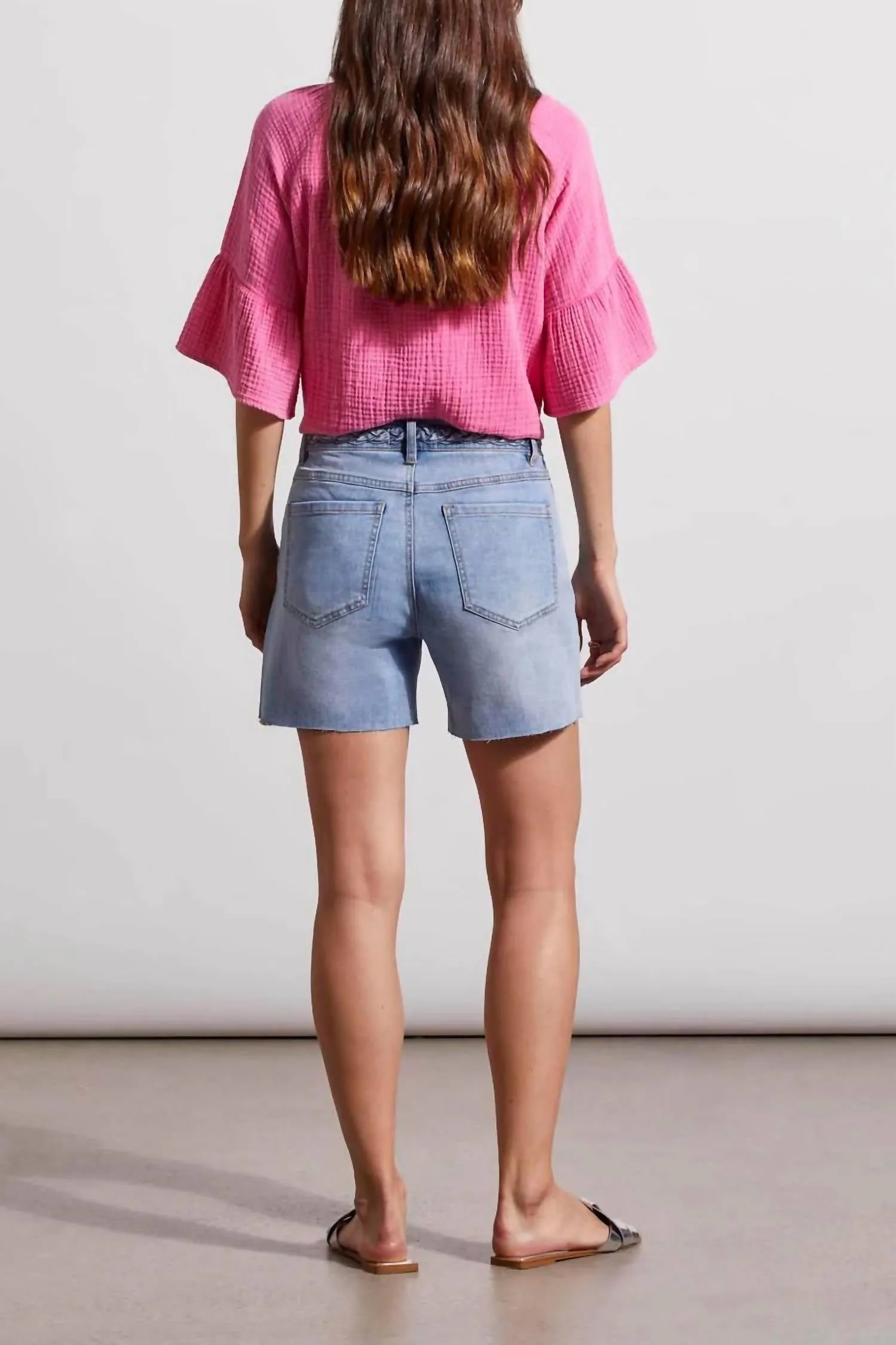 Audrey Girlfriend Classic Denim Short In Beach Wash
