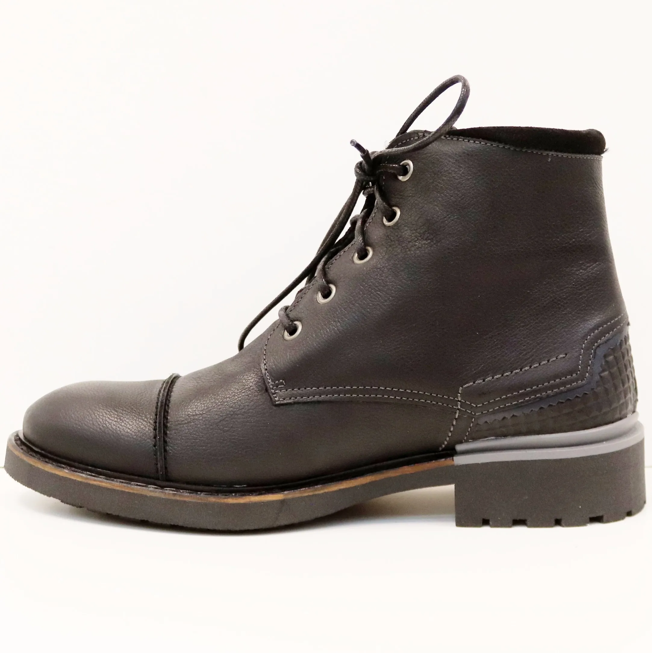 CAP TOE WATERPROOF BOOT