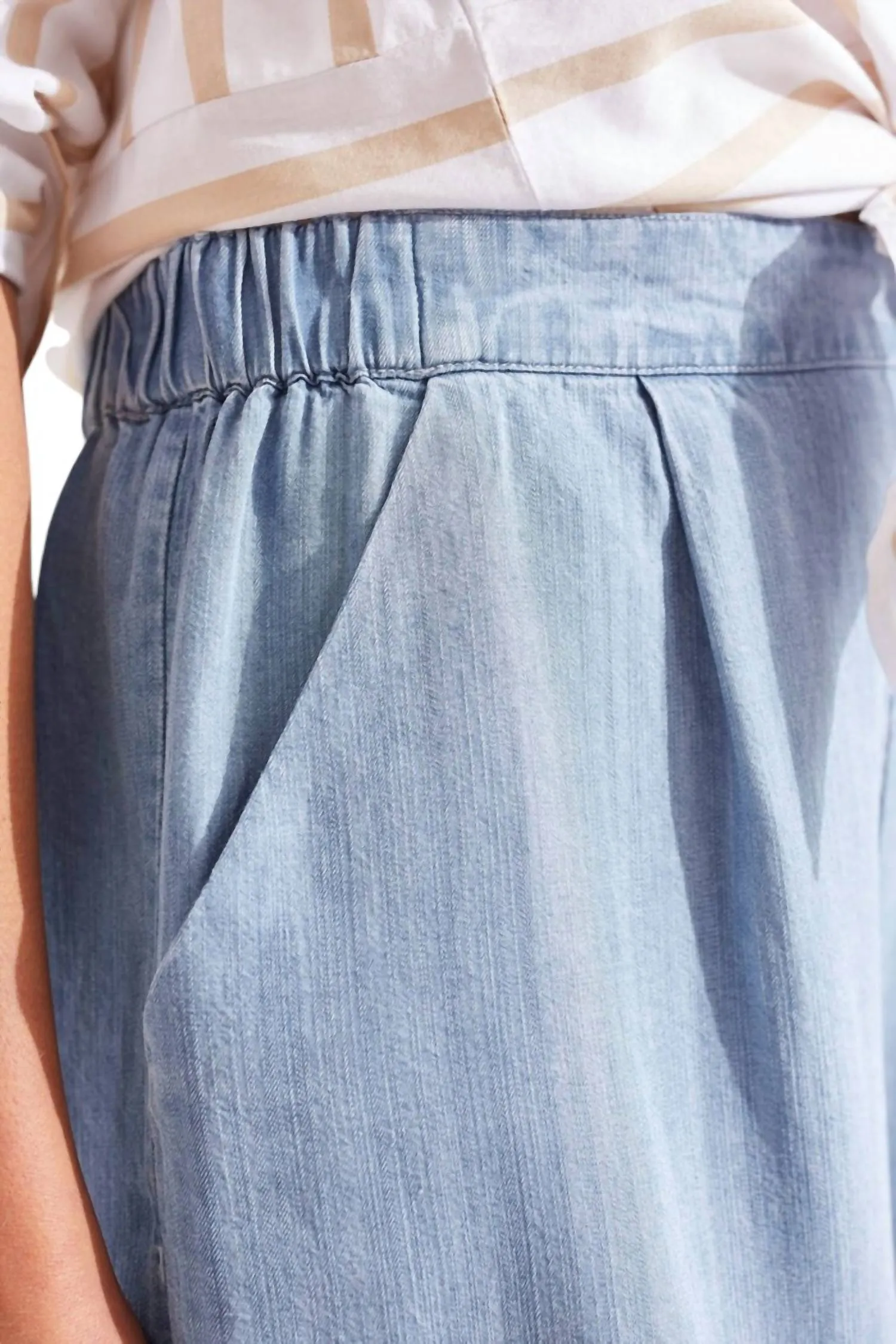 Flowy Pull-On Wide Leg Short In Tide Blue